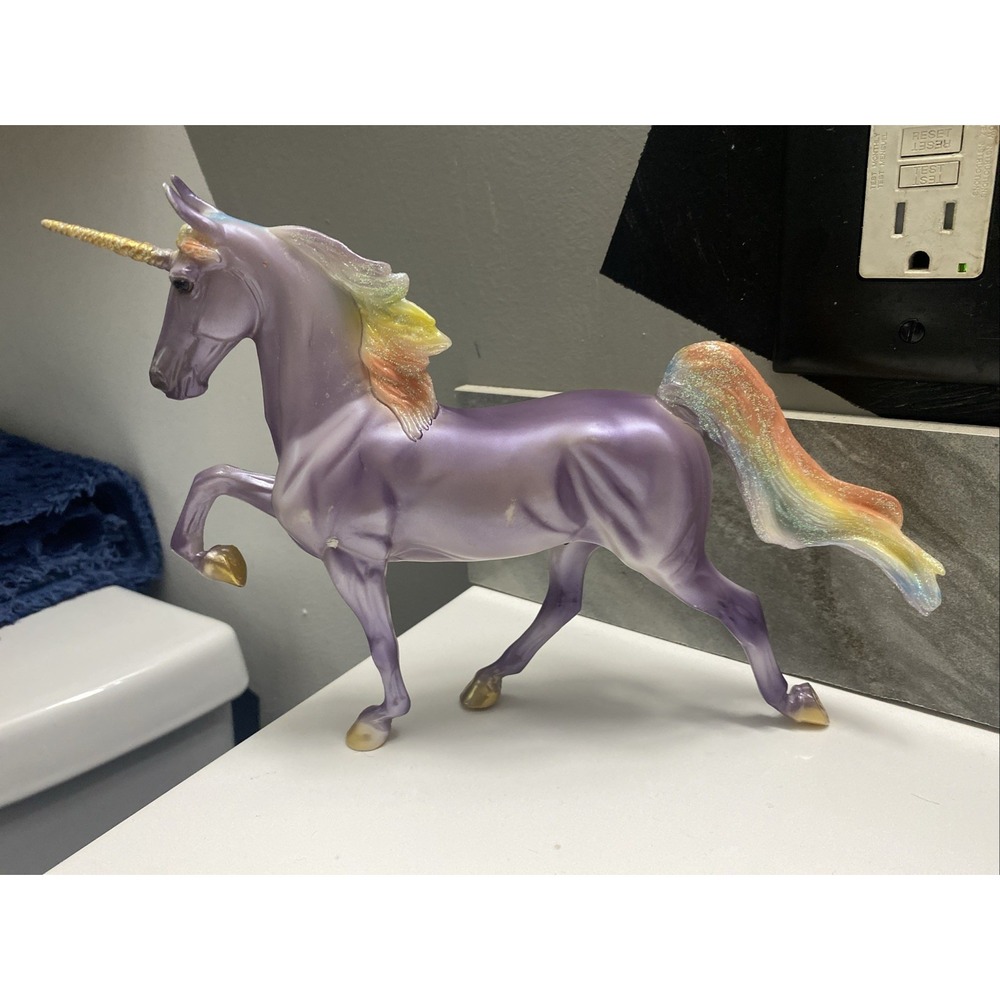 Breyer RAINBOW MAGICAL UNICORN Saddlebred Purple Horse Toy Figure Freedom Series